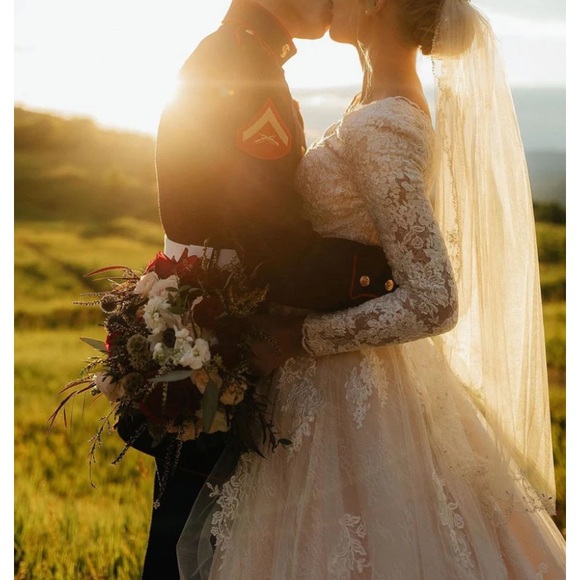 Wedding Dress - Picture 3 of 10